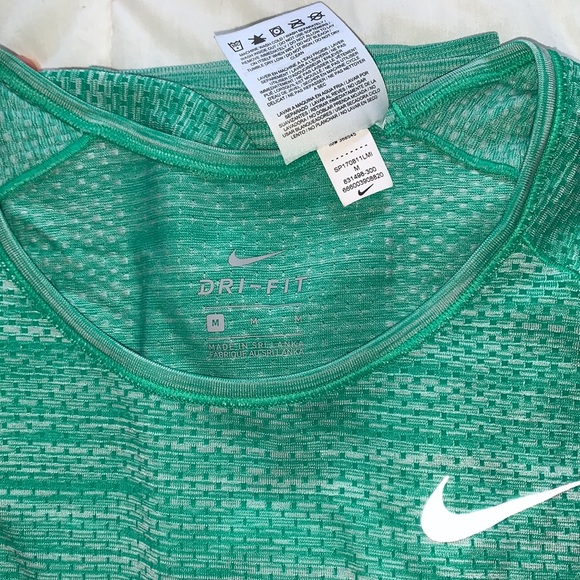 Nike Dri-fit T-shirt - Picture 3 of 3